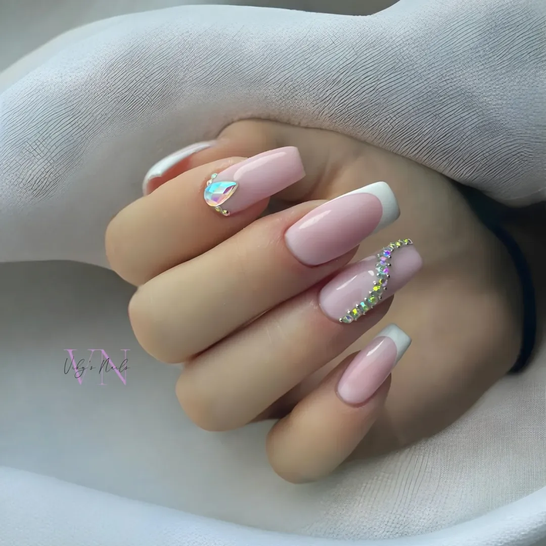 nail-art-anni-90-autunno-2025-strass