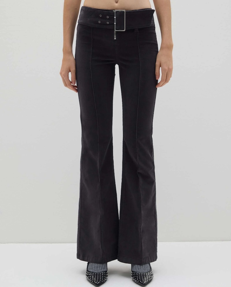 pantaloni-neri-autunno-2025-flare-velluto