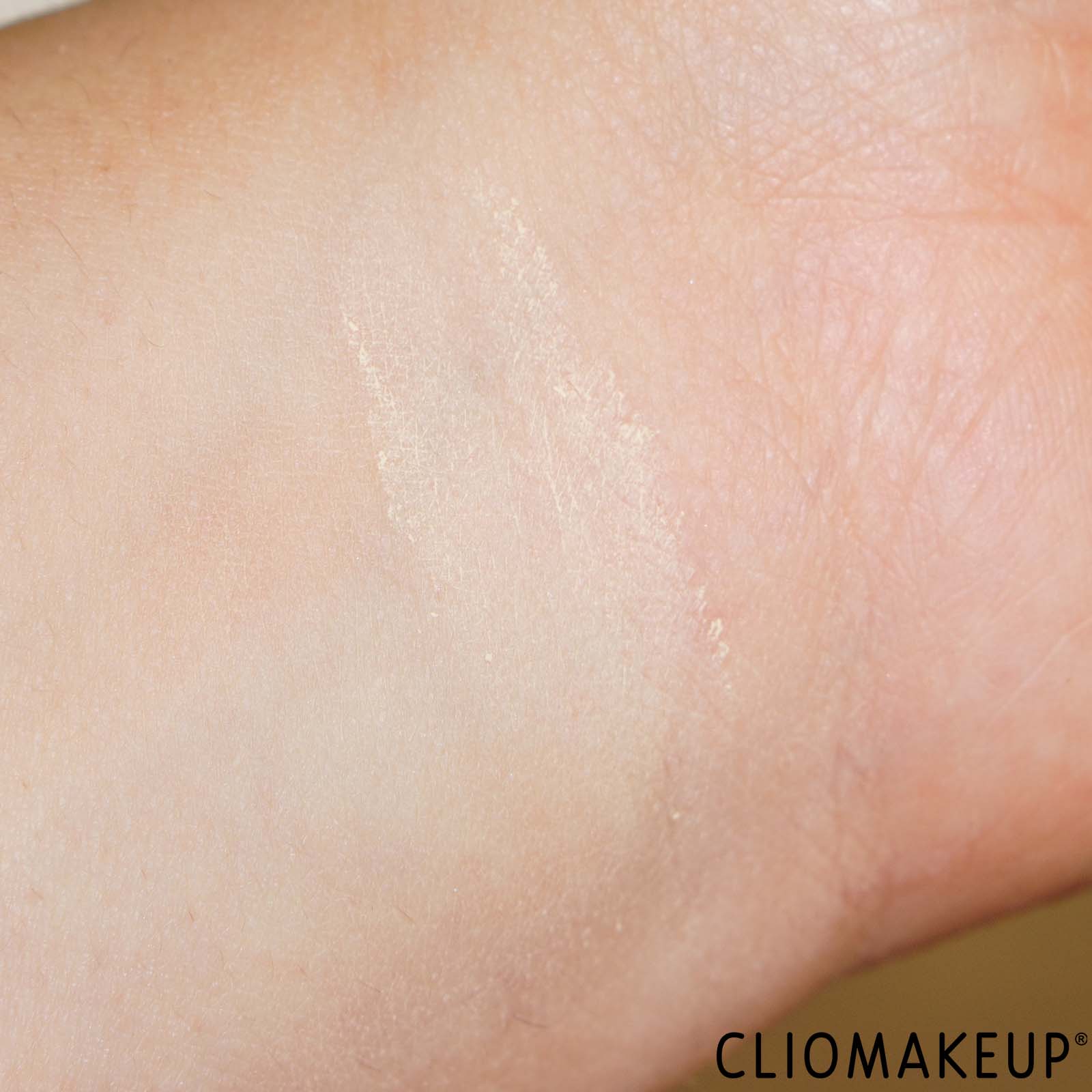 recensione-cliomakep-cipria-compatta-extralandia-swatch