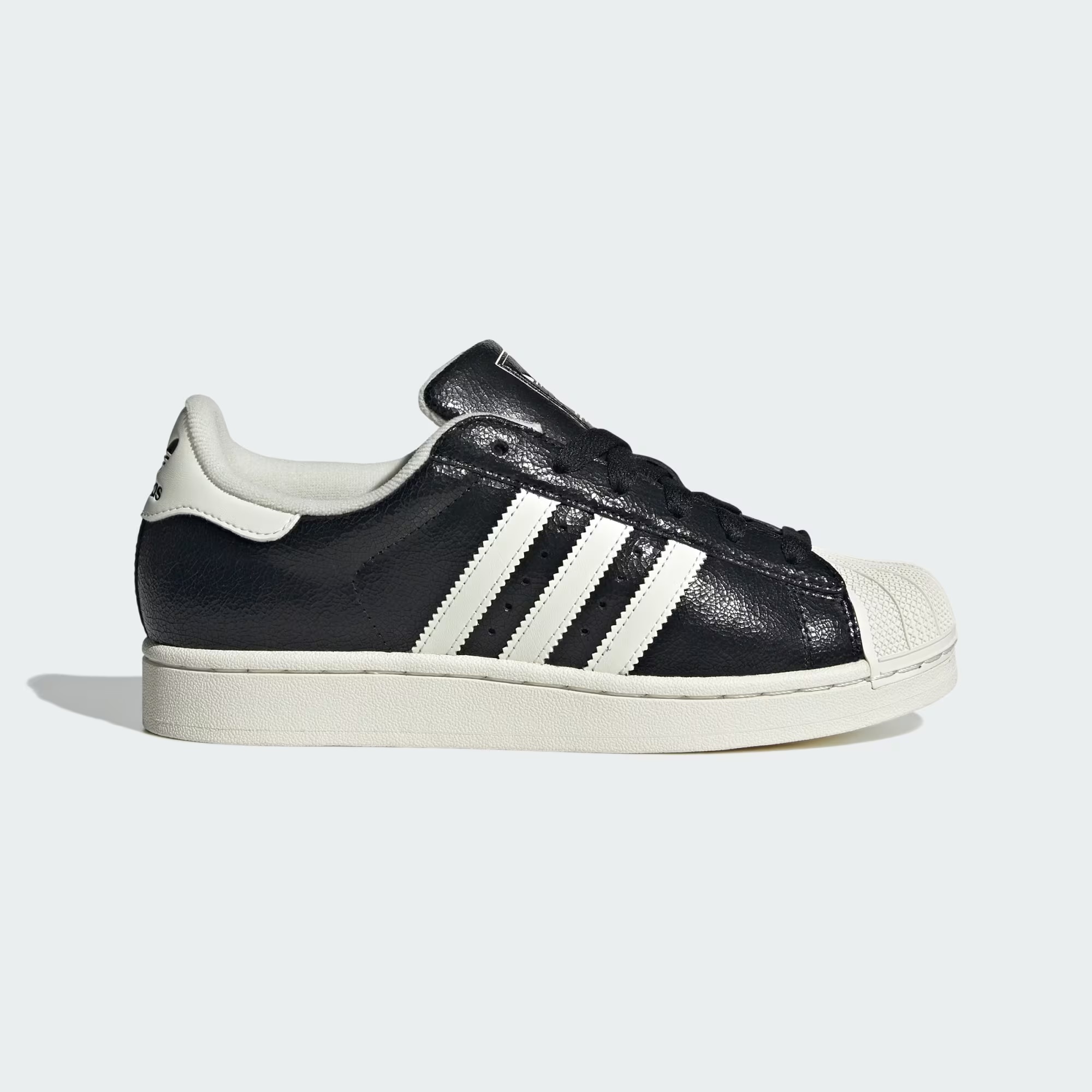 sneakers-nere-autunno-2025-superstar-adidas