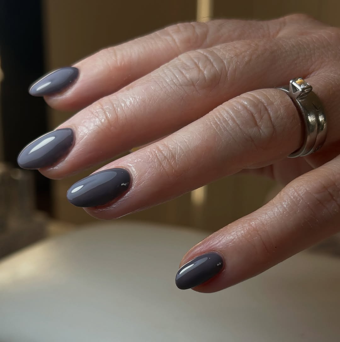 unghie-ottobre-2025-grigio