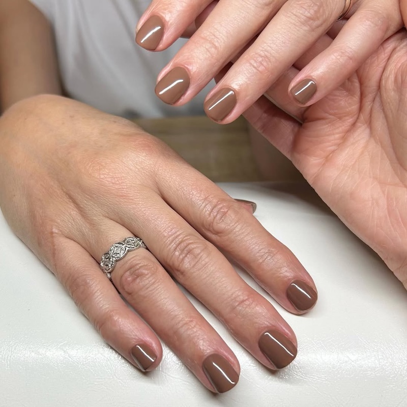 chai-latte-nails-hollieniamhstudio