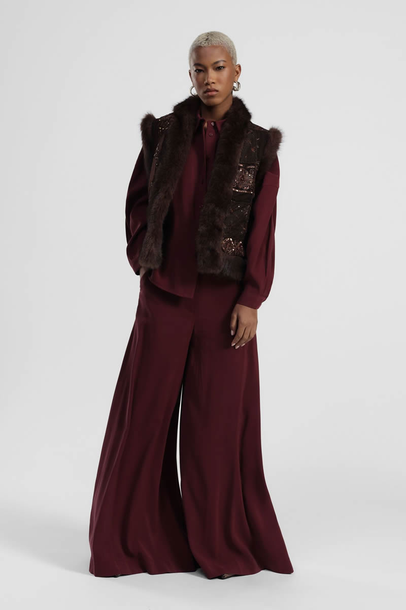 pantaloni-larghi-autunno-2025-bordeaux