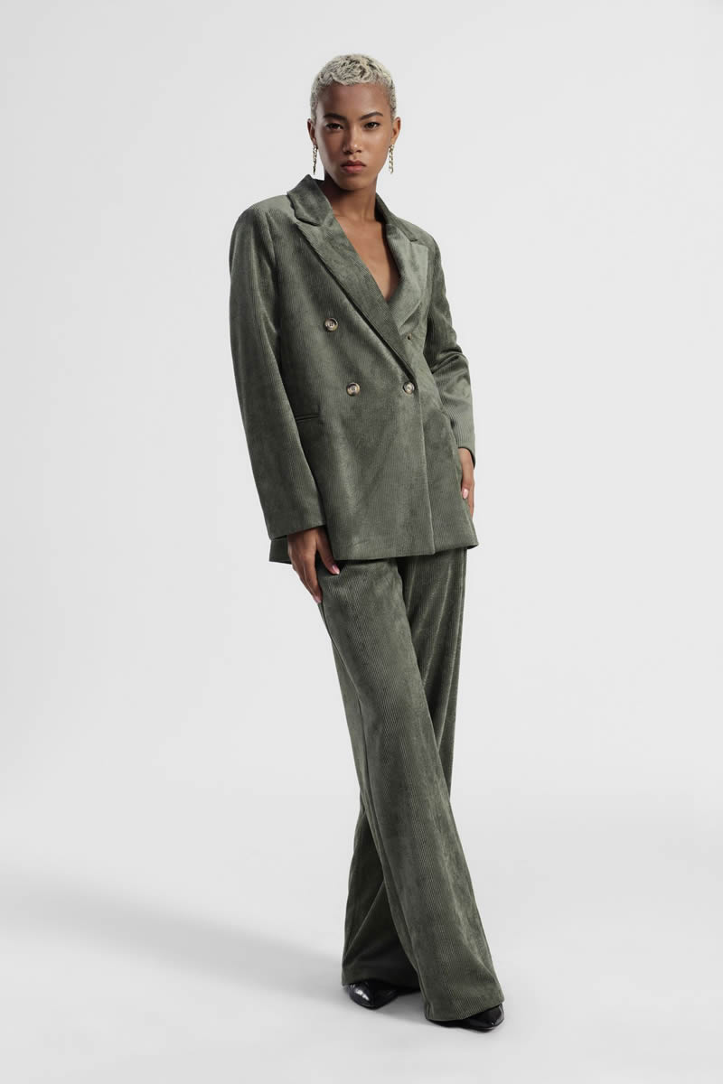 pantaloni-larghi-autunno-2025-velluto