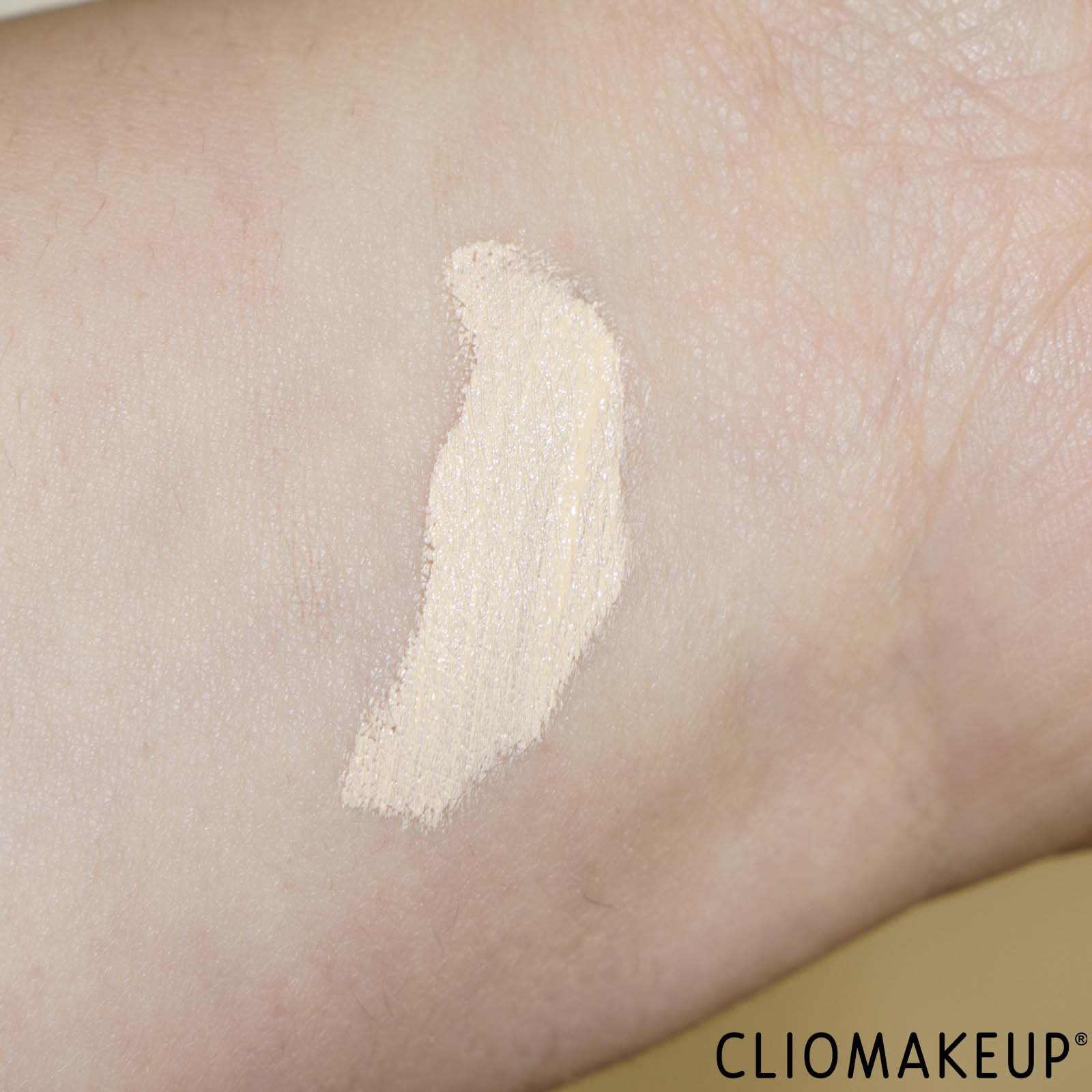 recensione-correttore-essence-camouflage-swatch