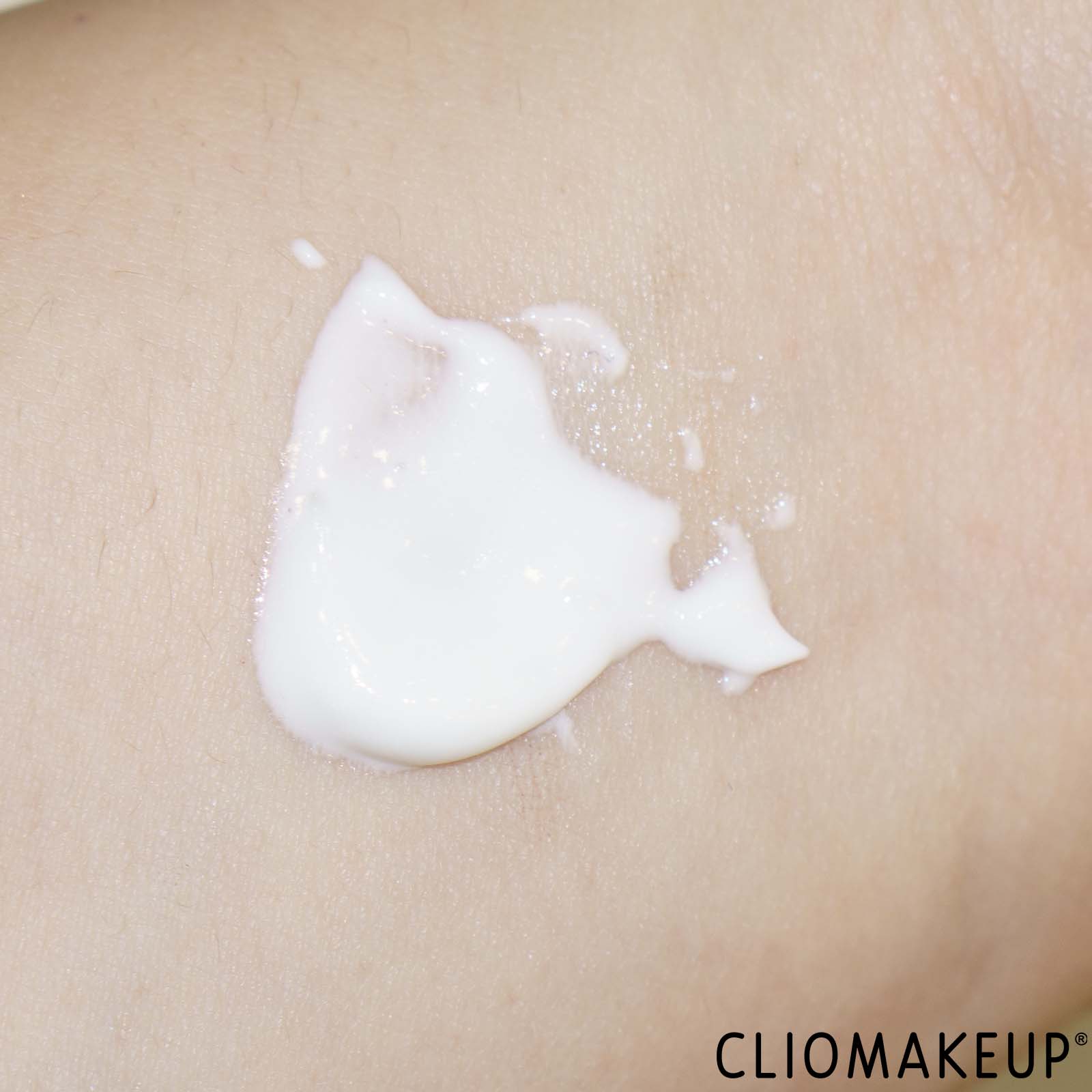 recensione-crema-viso-embryolisse-hydra-creme-legere-swatch