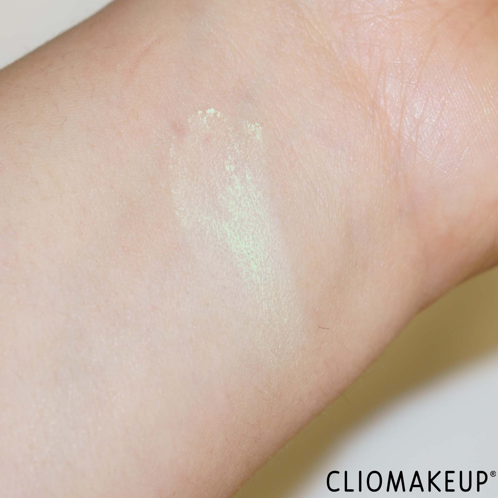 recensione-divine-sugar-anti-red-cipria-swatch