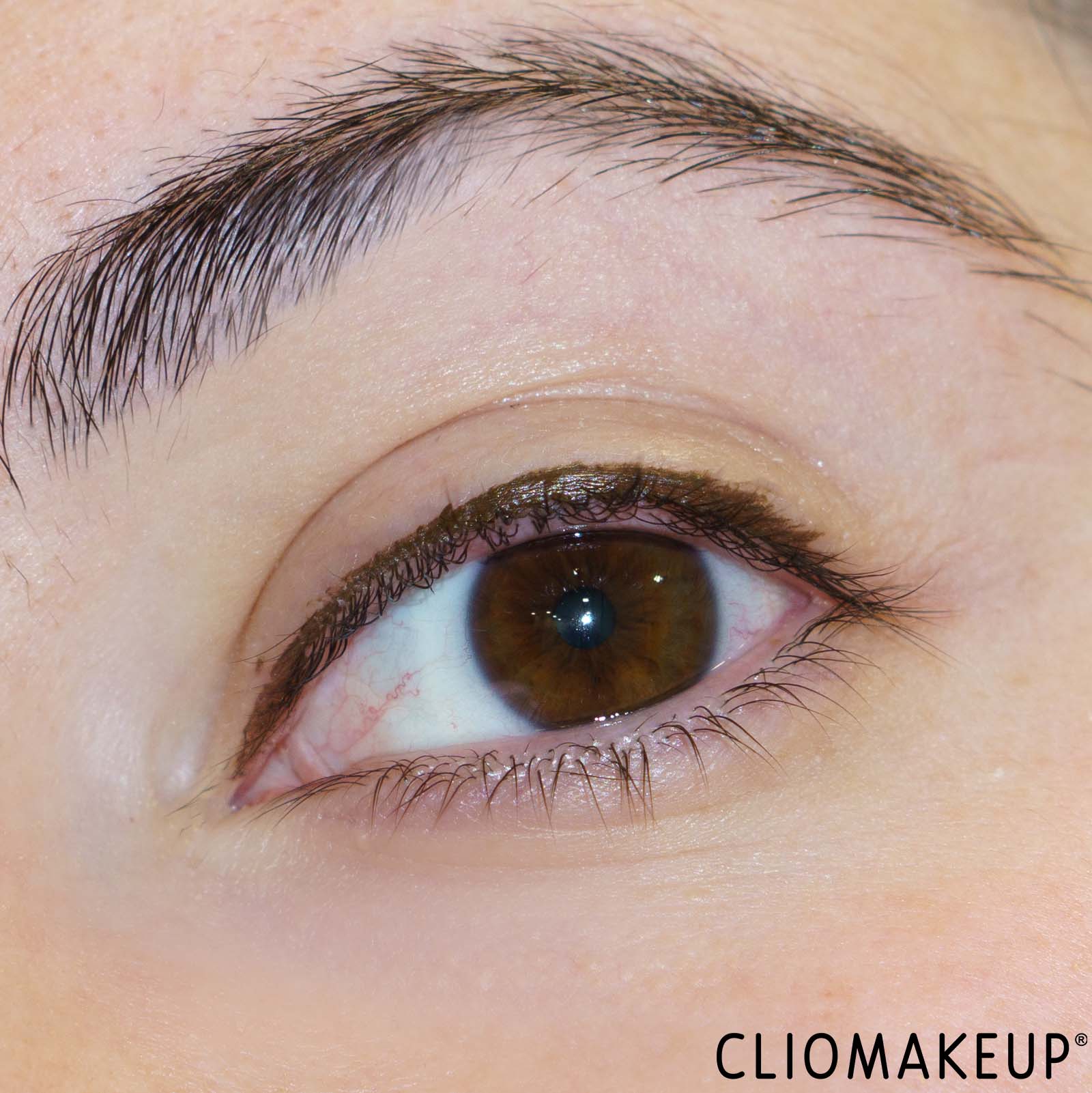 recensione-essence-eyeliner-marrone-applicazione