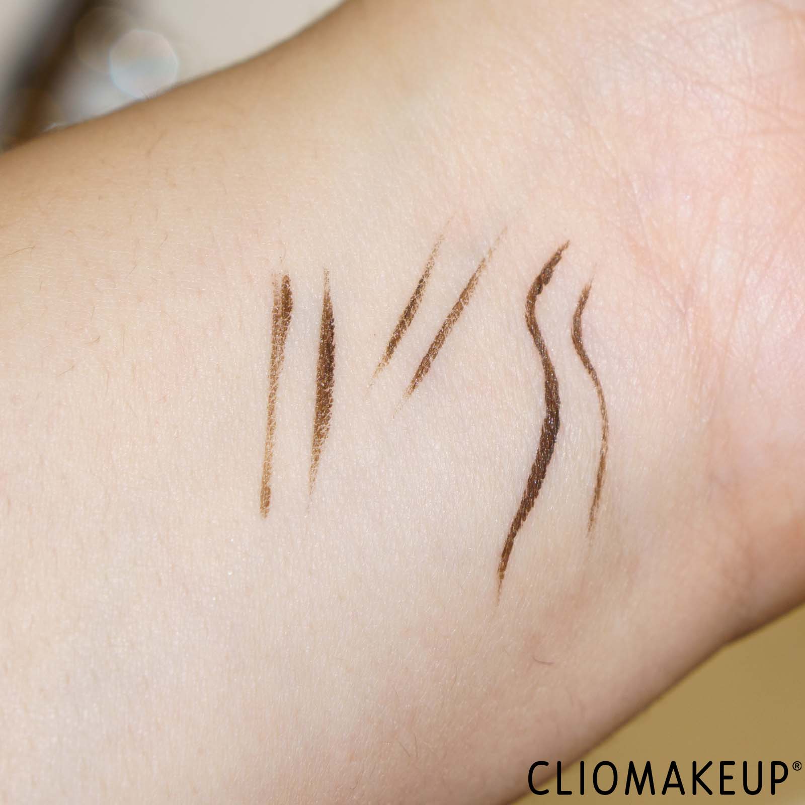 recensione-essence-eyeliner-marrone-swatch