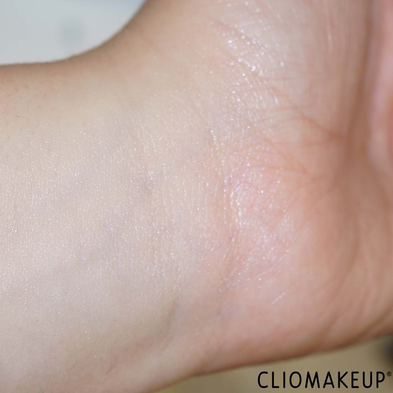 recensione-siero-viso-cerave-swatch-braccio