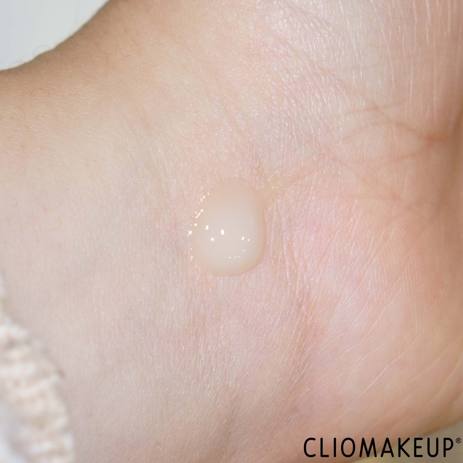 recensione-siero-viso-cerave-swatch