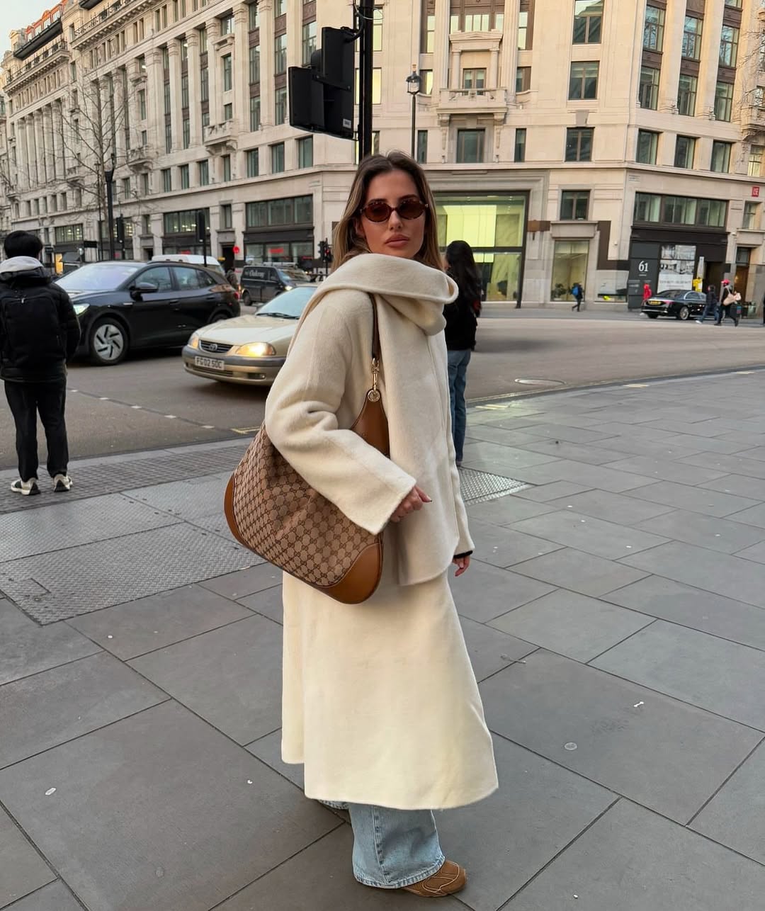 scarf-coat-mamu.studios •