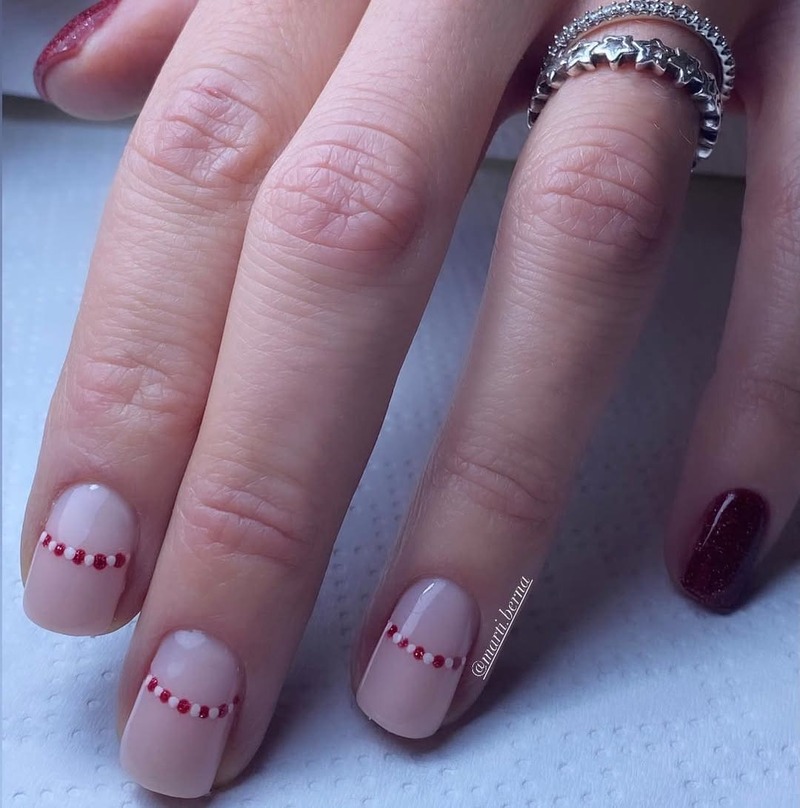 smalto-rosso-glitter-nail-art-semplice