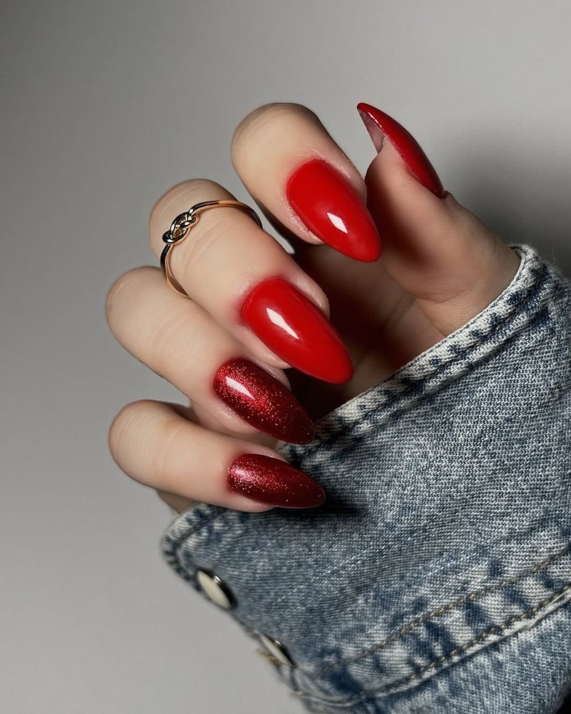smalto-rosso-glitter-unghie-lunghe