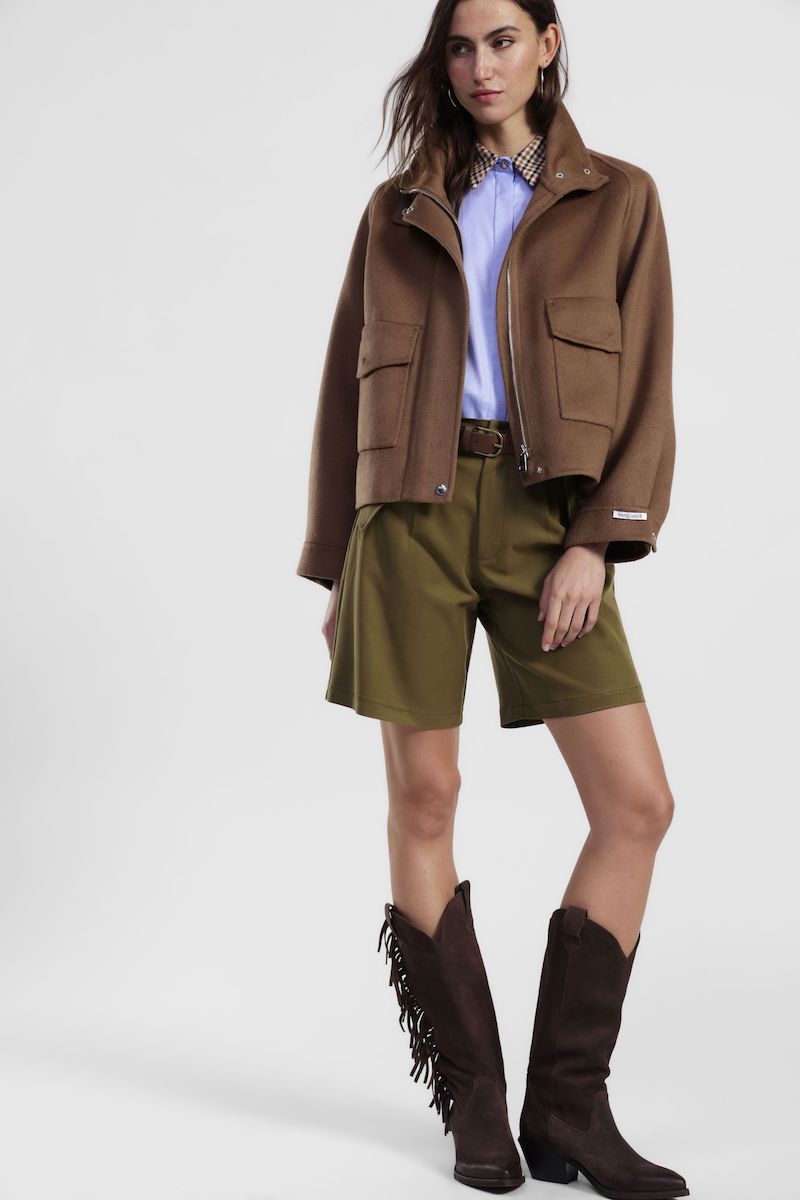 come-abbinare-bermuda-in-autunno-stivali
