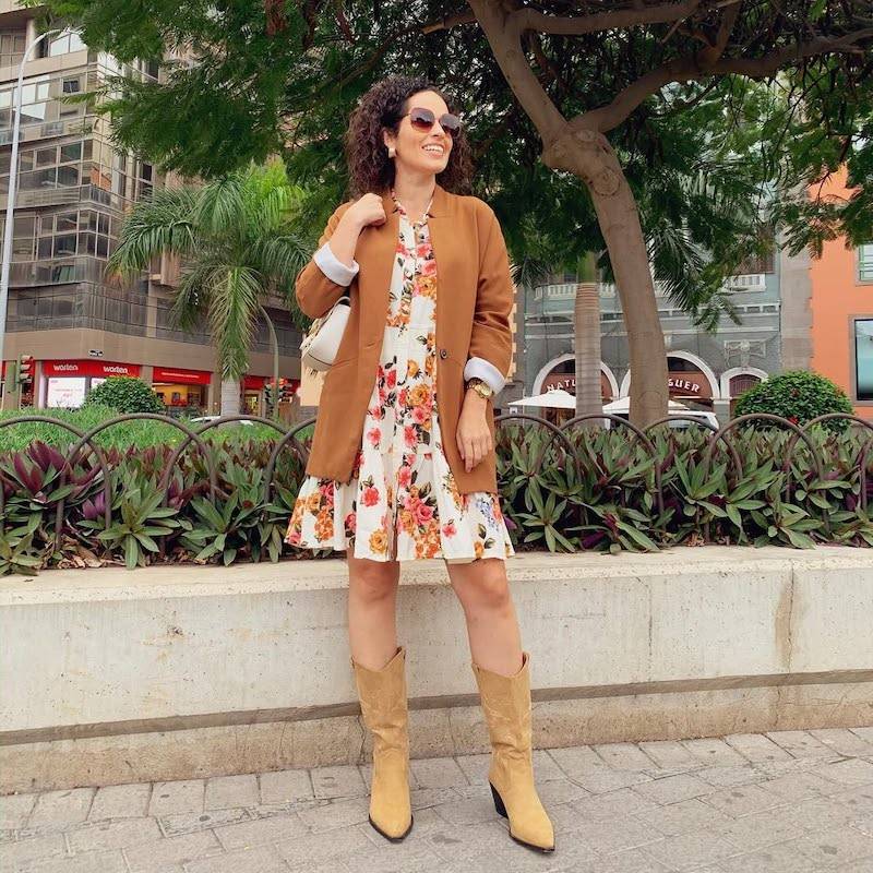 come-abbinare-giacca-e-abito-fiori