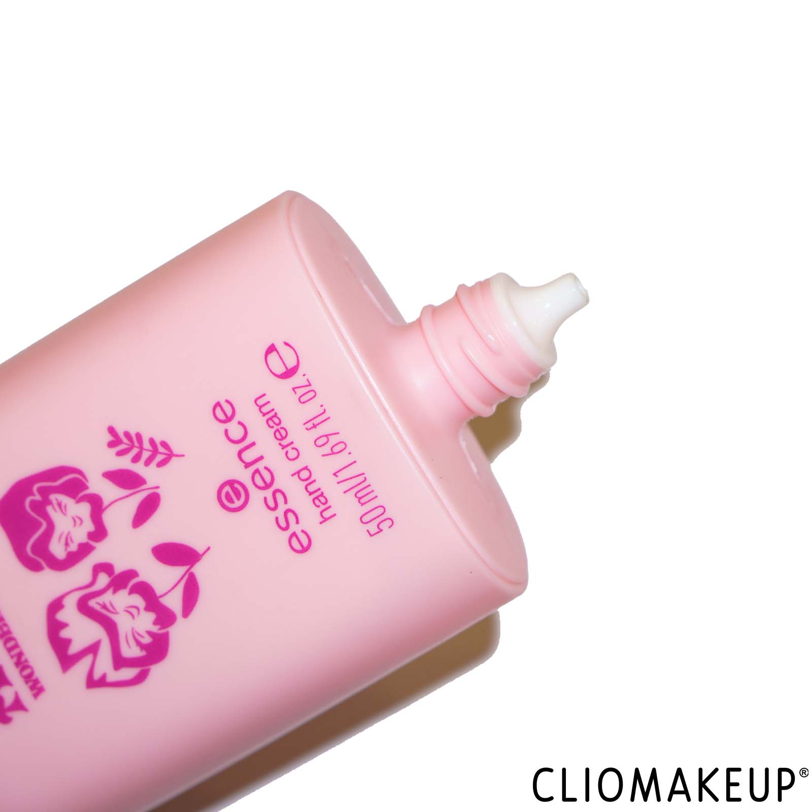 crema-mani-essence-alice-in-wonderland-close-up