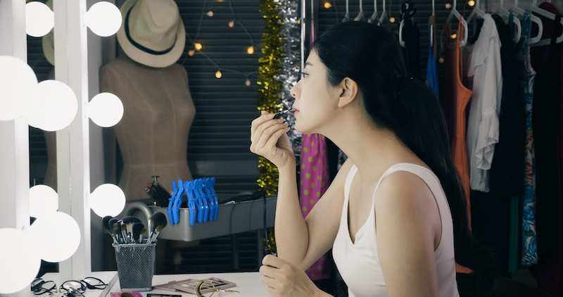 matita-labbra-waterproof-trasparente-applicare