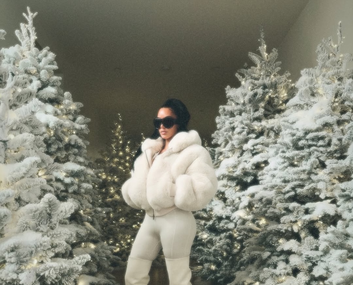 natale-2025-alberi-multipli-kim-kardashian