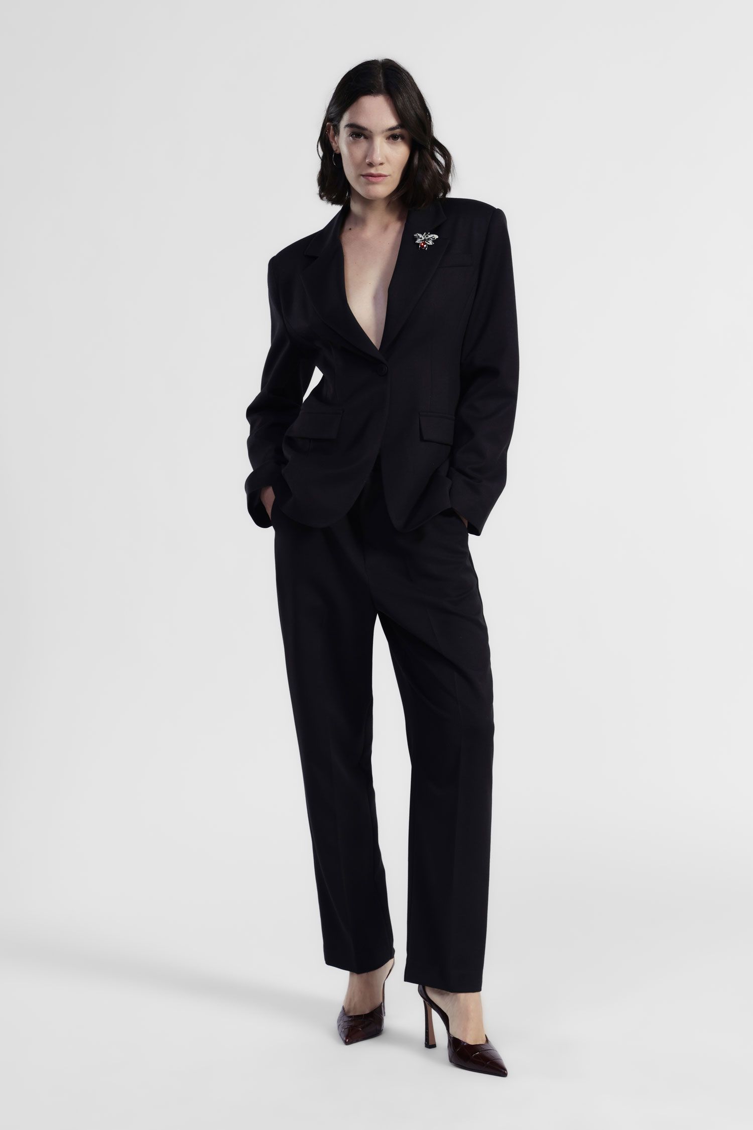 pantaloni-neri-eleganti-dritti