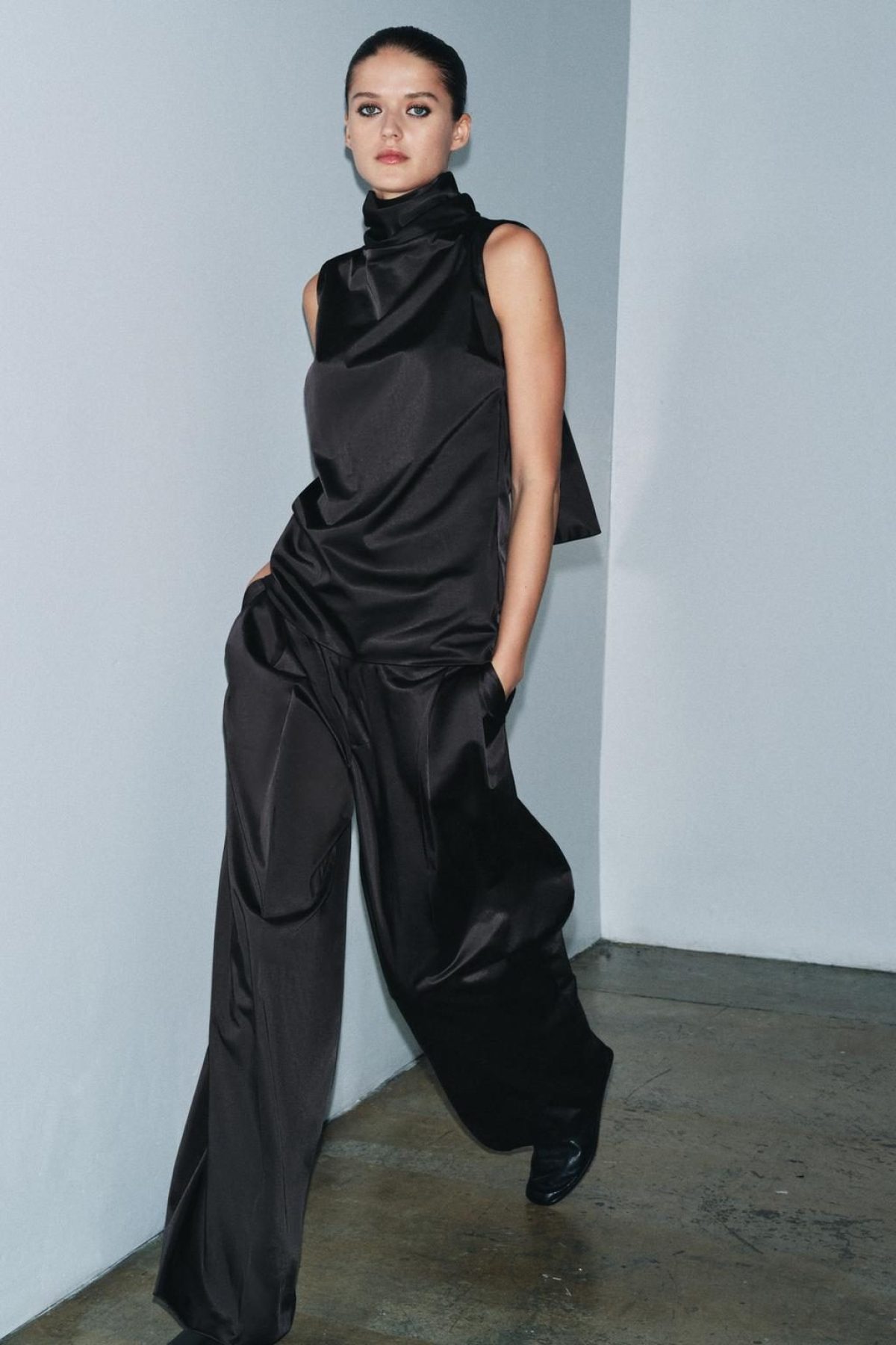 pantaloni-neri-eleganti-satin