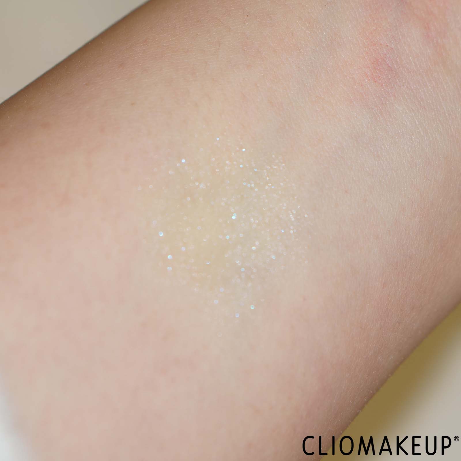 recensione-balsamo-solido-kiko-natale-2025-swatch