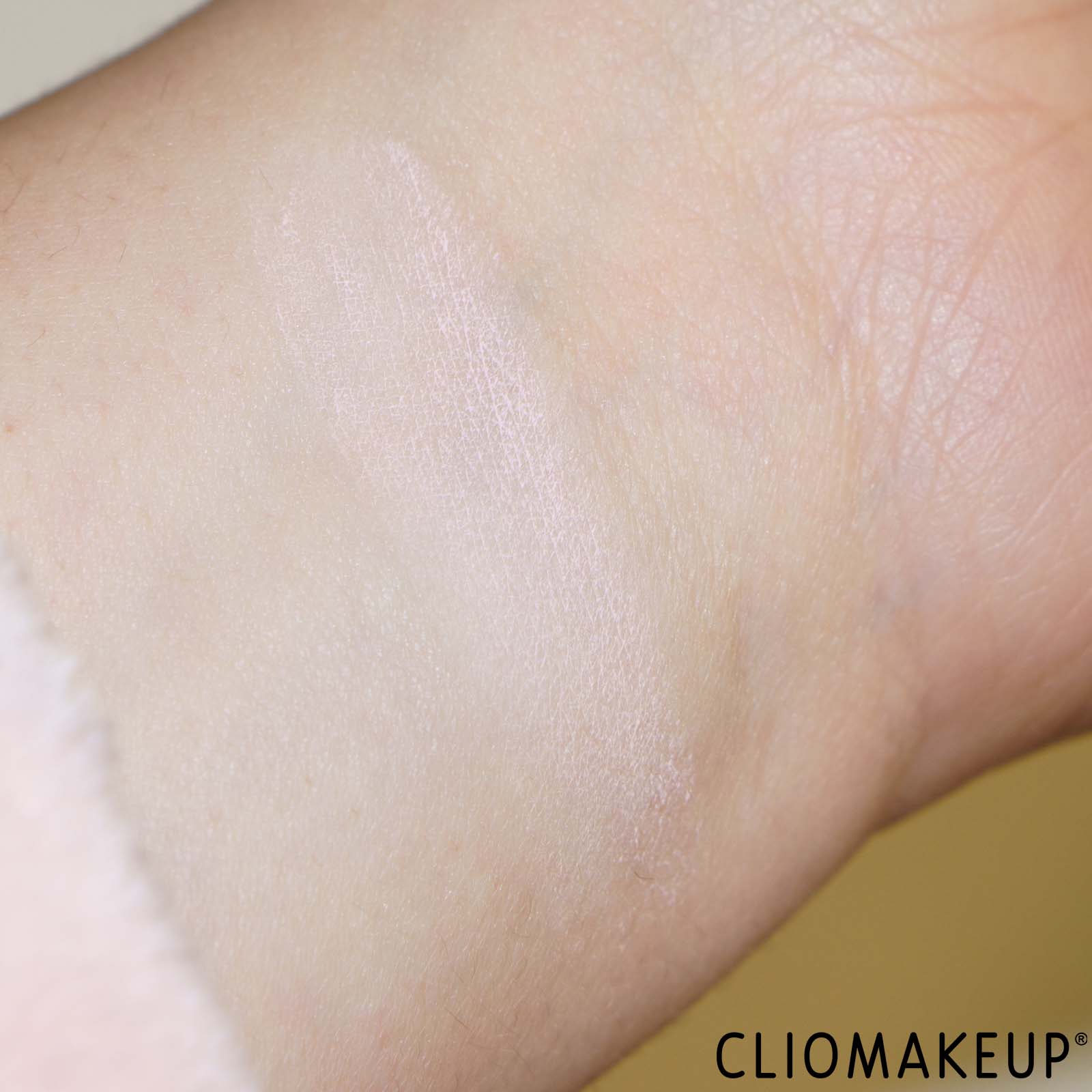 recensione-cipria-anti-yellow-extralandia-swatch