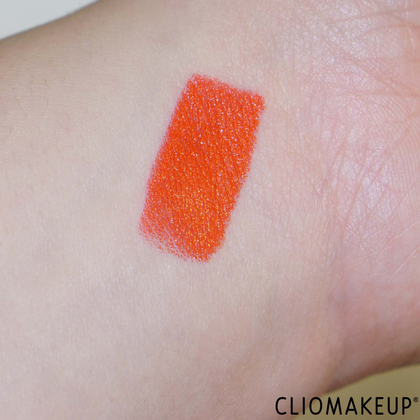recensione-rossetto-mac-natale-2025-swatch
