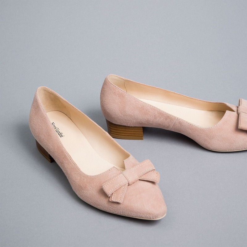 scarpe-tacco-fiocco-nero-giardini-decollete-camoscio