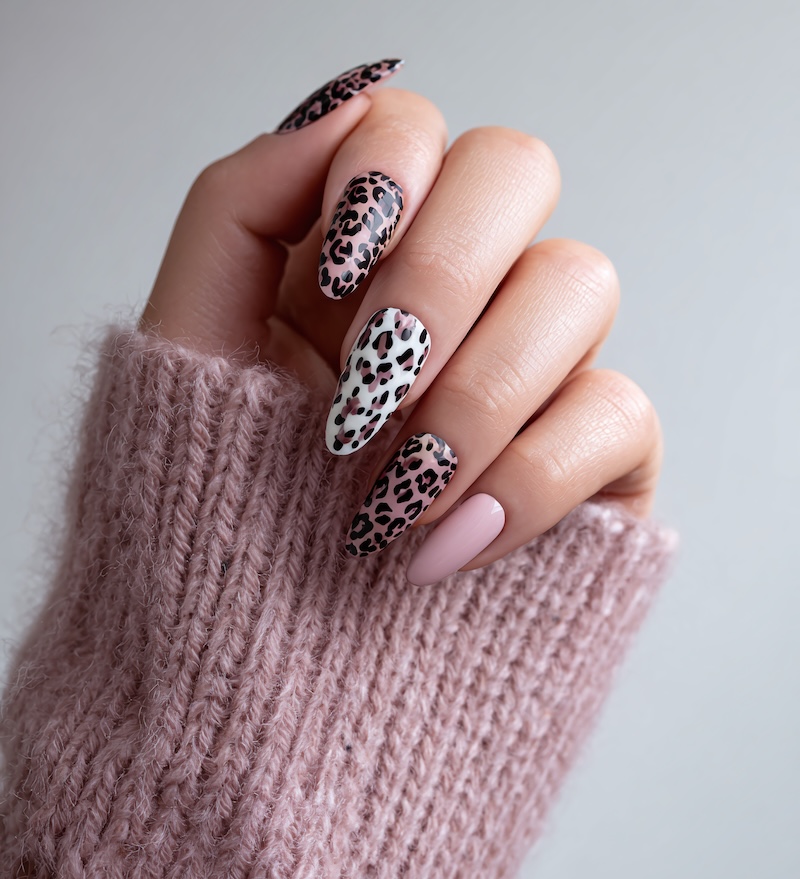 unghie-leopardate-colorate-rosa-Kartich