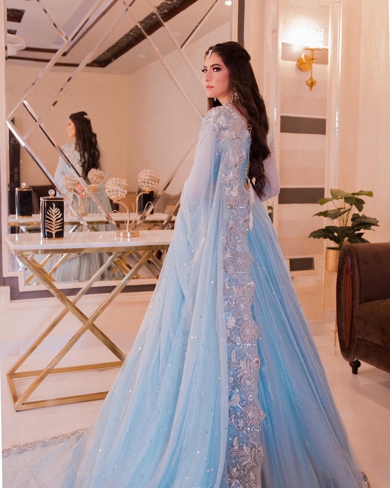 abito-sposa-azzurro-ghiaccio-abdulsamadziabridals