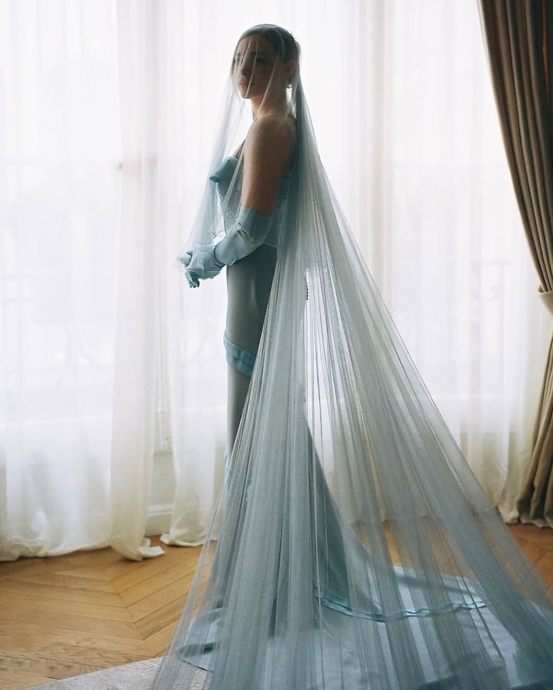 abito-sposa-azzurro-ghiaccio-chloegracemoretz