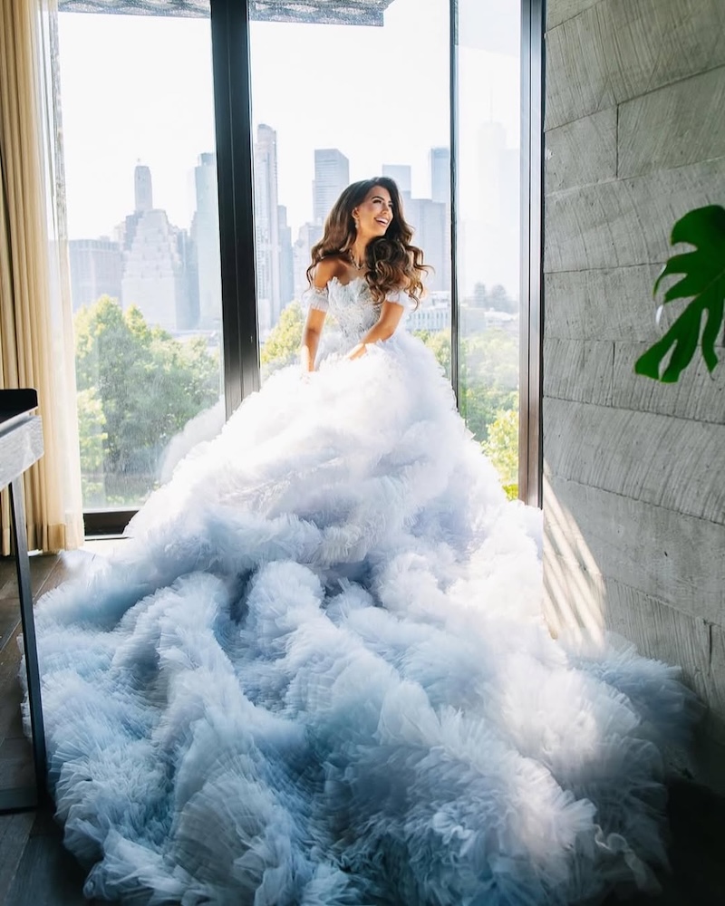 abito-sposa-azzurro-ghiaccio-itsallgreekwedding