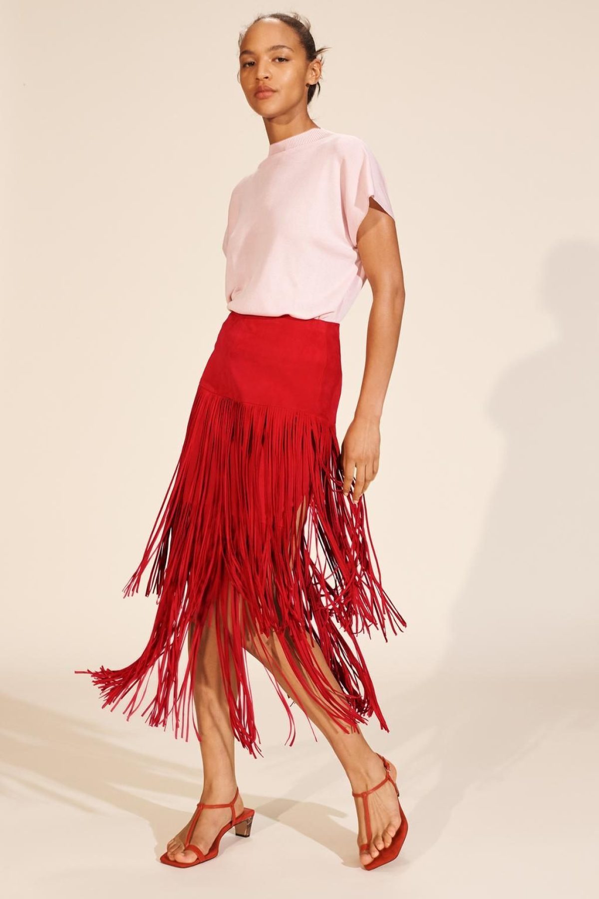 come-indossare-gonna-suede-rosso