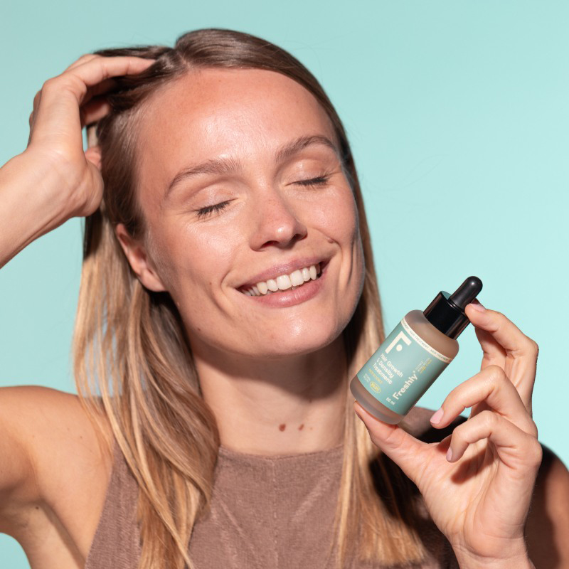 come-usare-trattamento-anticaduta-freshly-donna