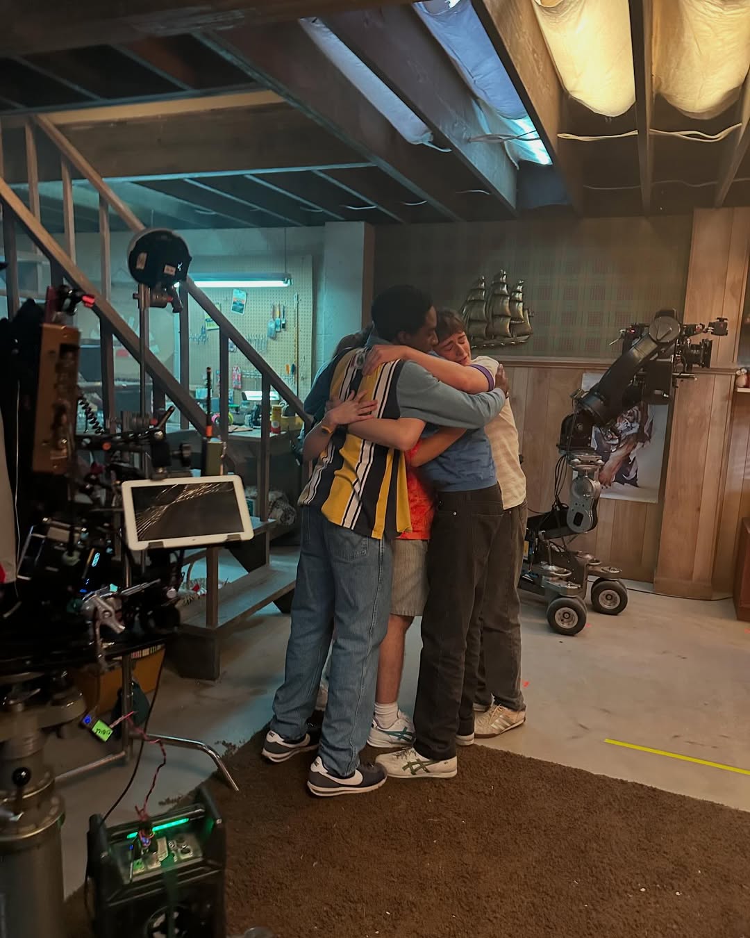 documentario-stranger-things-abbraccio