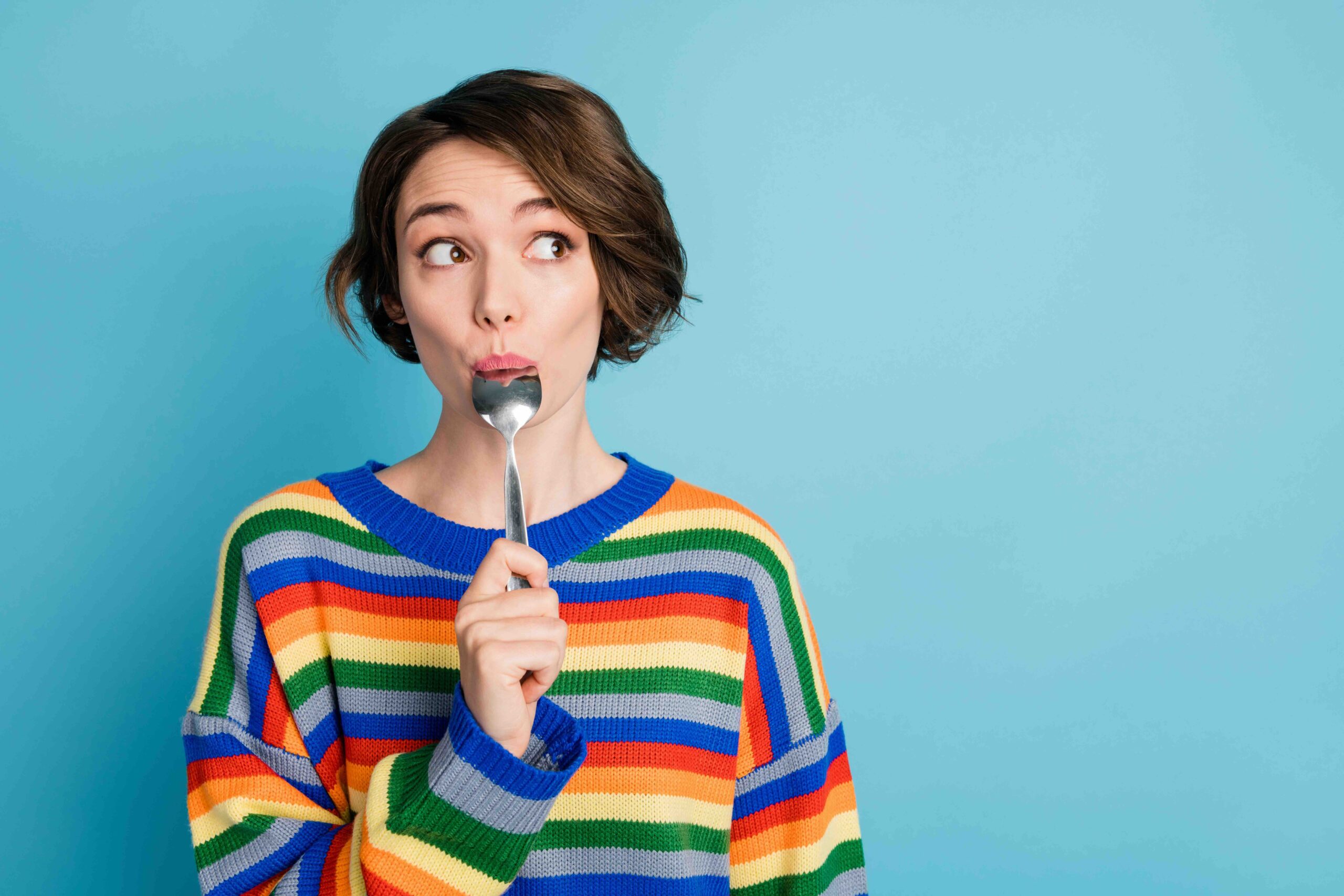 donna-felice-con-cucchiaio-in-bocca-dieta