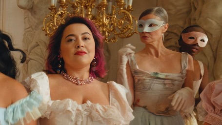 dove-bridgerton-dame