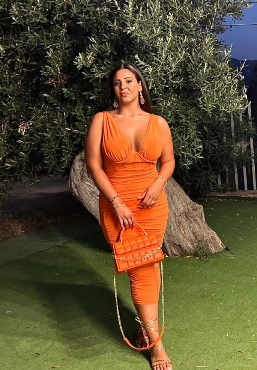 fisico-pera-outfit-arancione