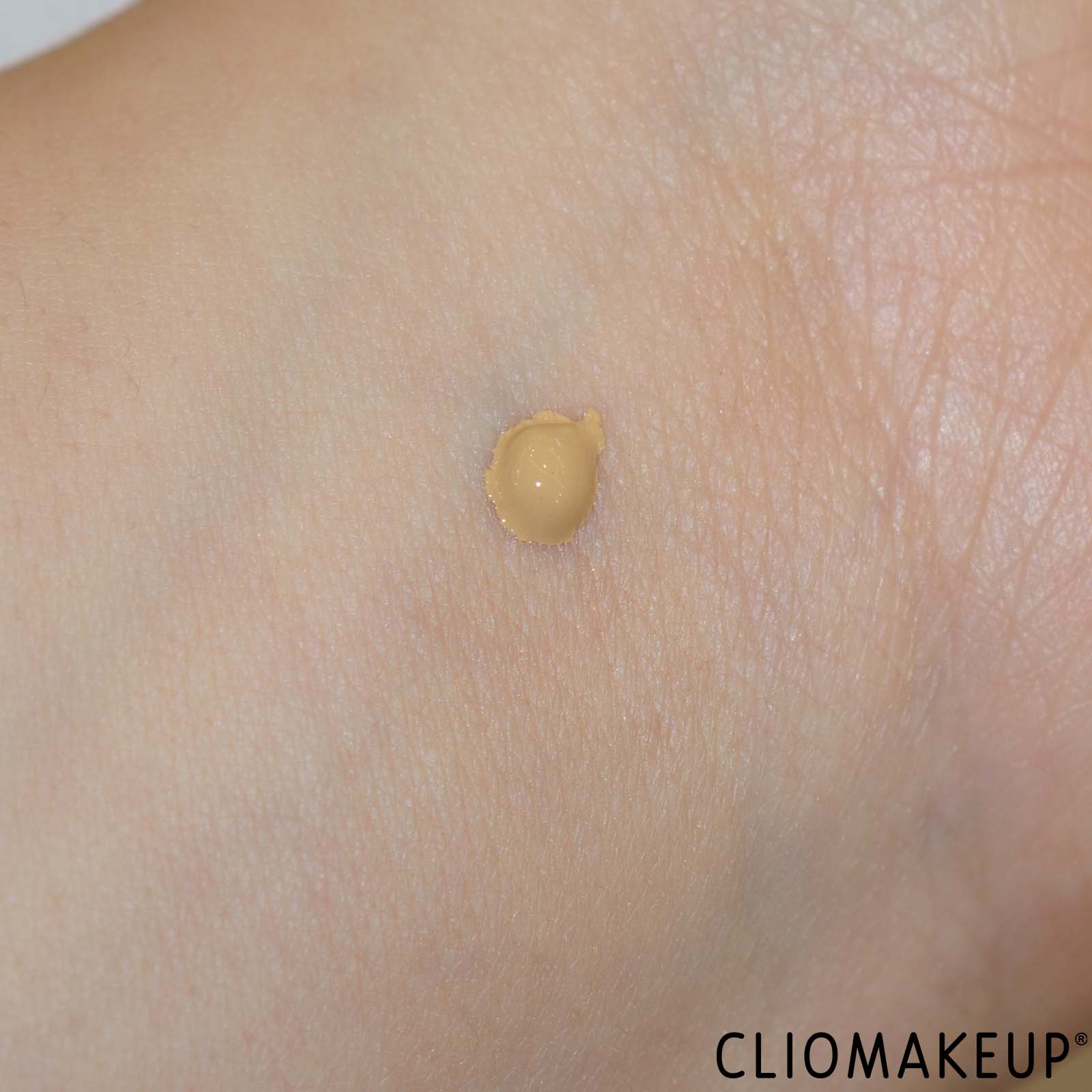 recensione-fondotinta-couvrance-avene-swatch