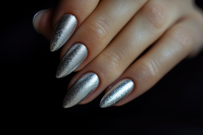 smalto-argento-glitter-Serhii