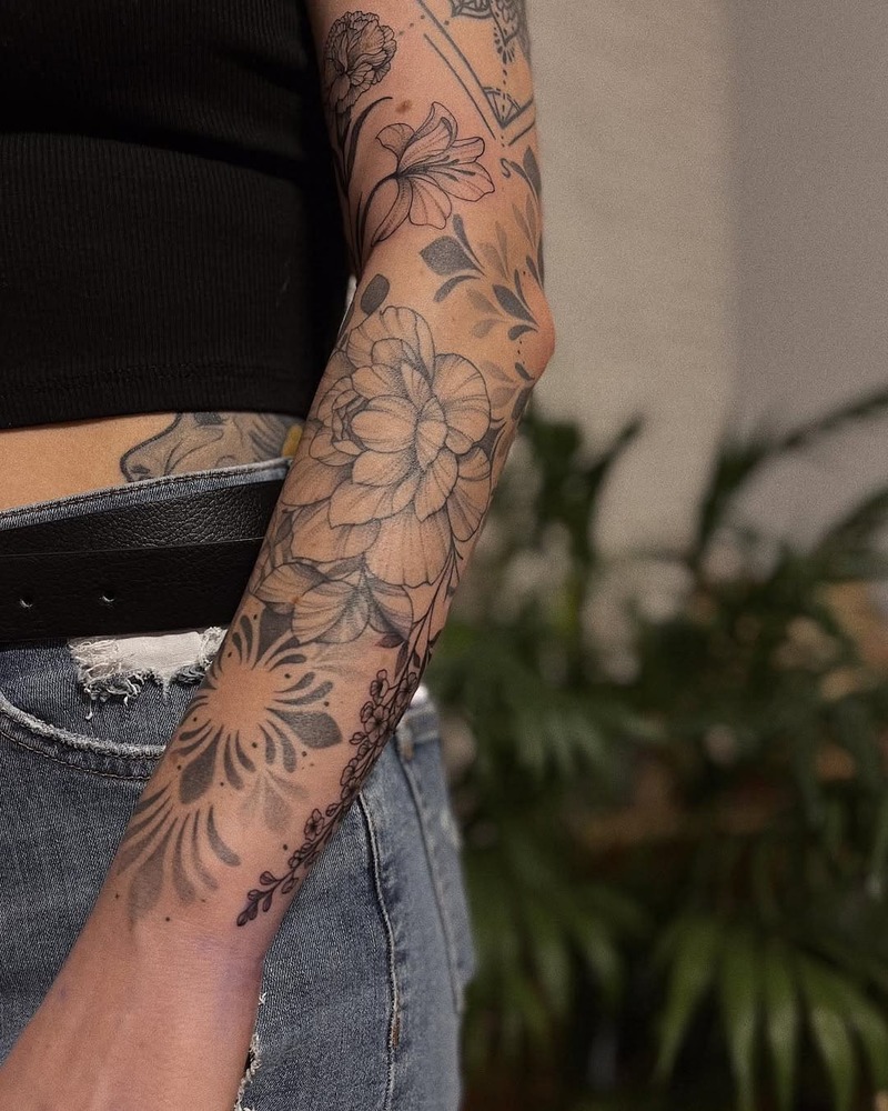 tatuaggi-fiori-braccio-donna