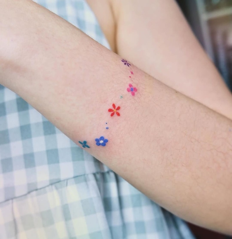 tatuaggi-fiori-piccoli-colorati