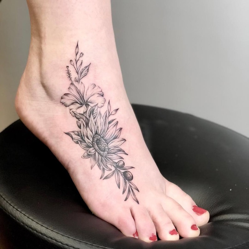tatuaggi-fiori-piede