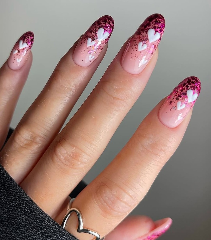 unghie-con-cuori-glitter