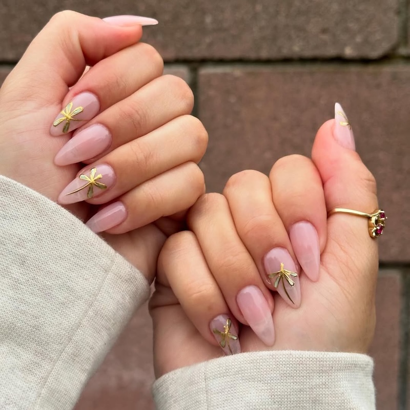 unghie-libellula-oro-stilizzata