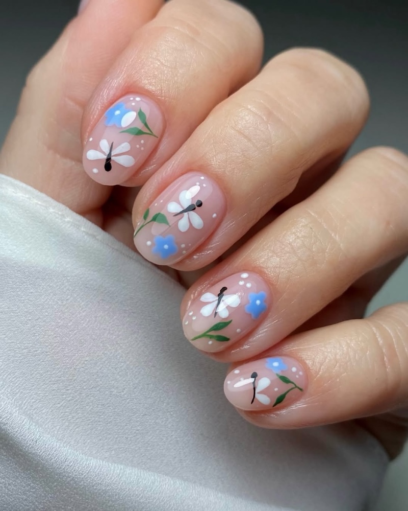 unghie-libellula-semplici