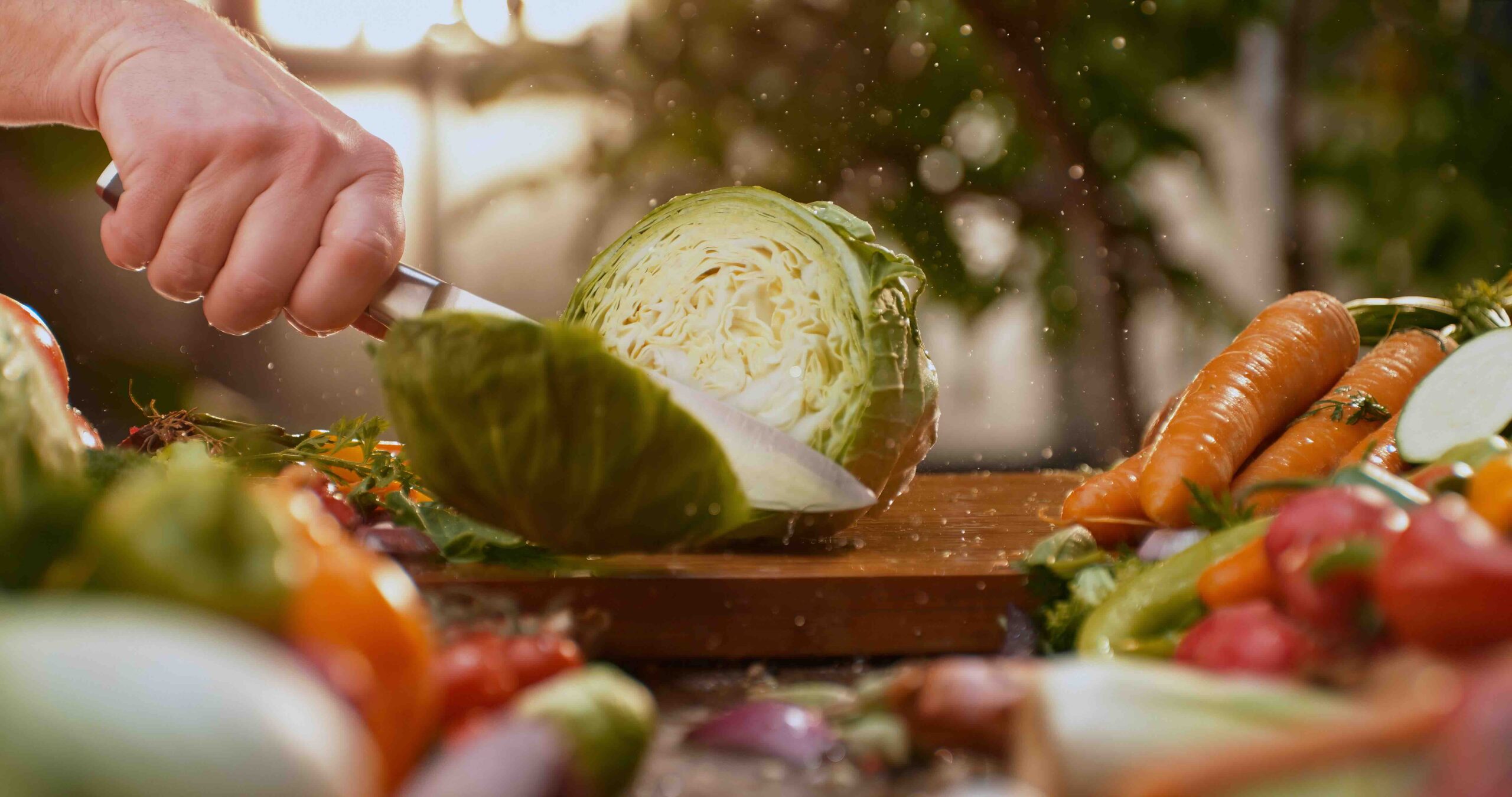 cucina-cavolo-tagliere-verdure