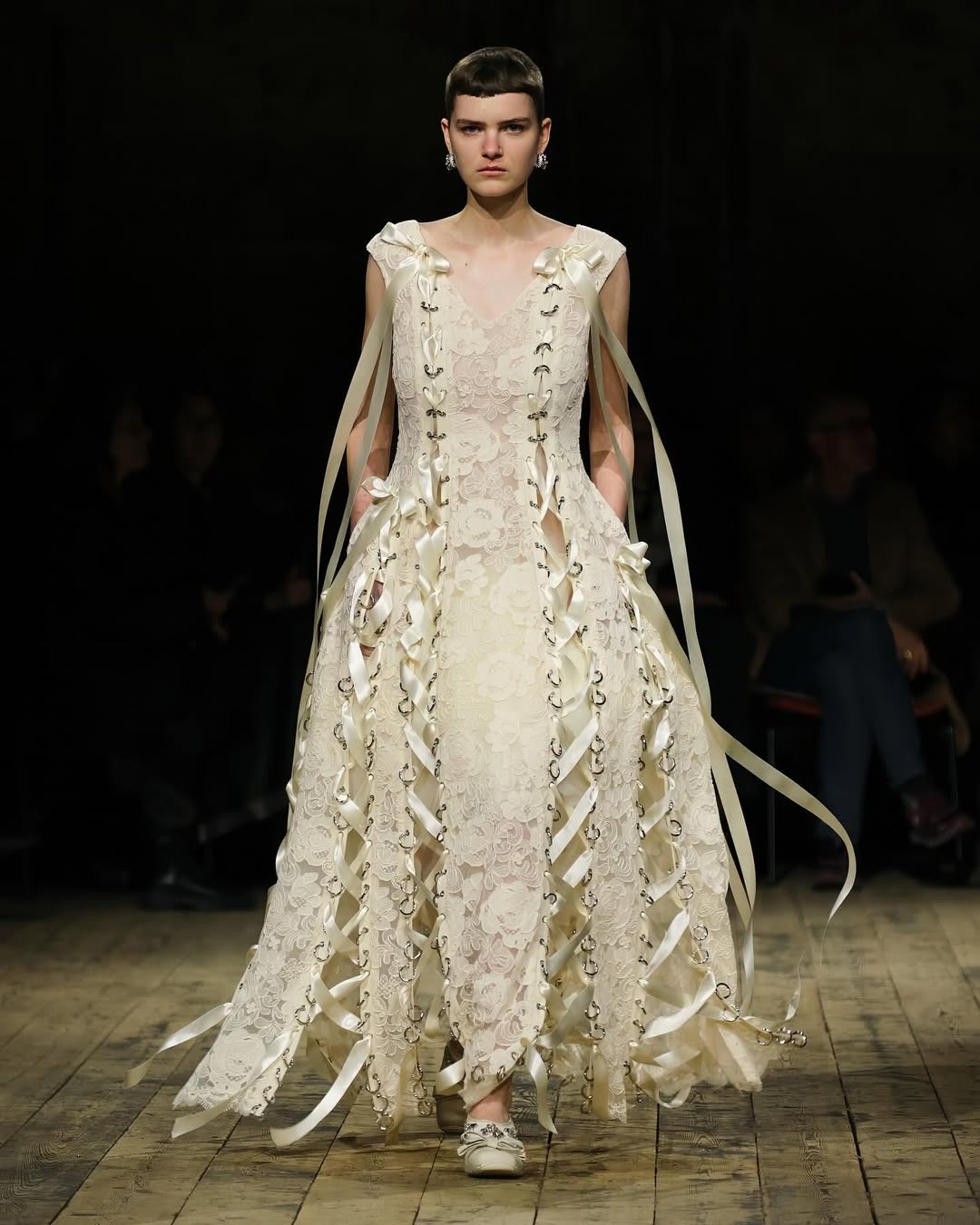 londonfashion-week-2026-Simone-Rocha-lacci