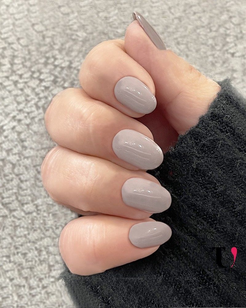 tendenze-unghie-primavera-2026-tortora